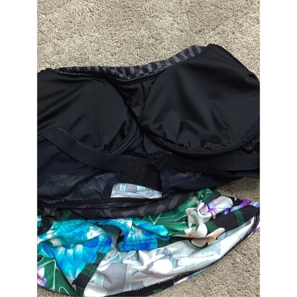 New. Coco Reef bra sized tankini top. Size 34C. Retails $84 - Picture 6 of 8